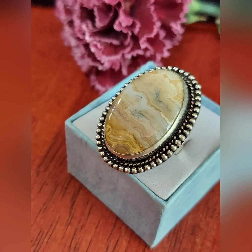 Handcrafted Mexican Crazy Lace Agate Oversized Oval Ring (7) - Picture 4 of 16